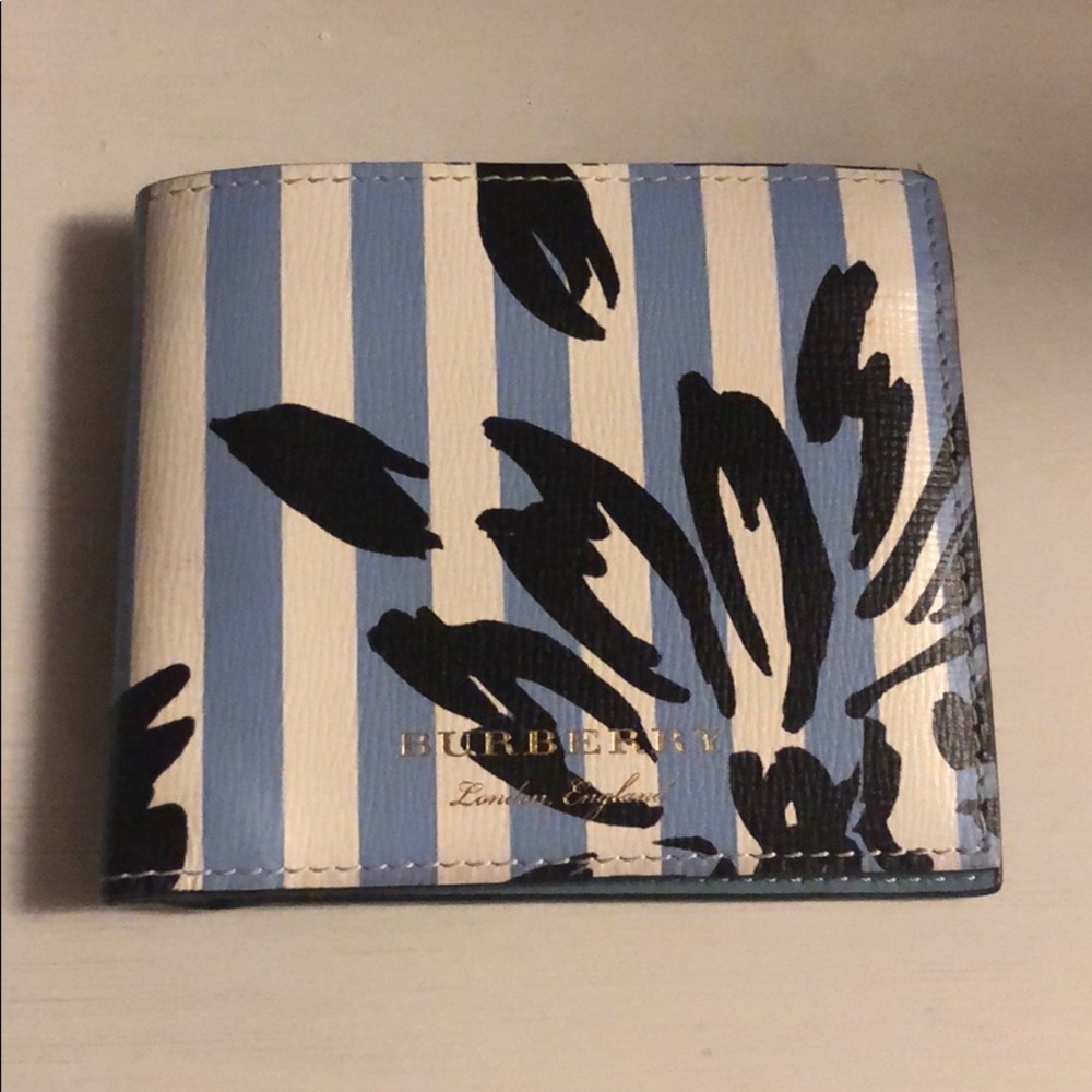 Burberry men’s bifold wallet